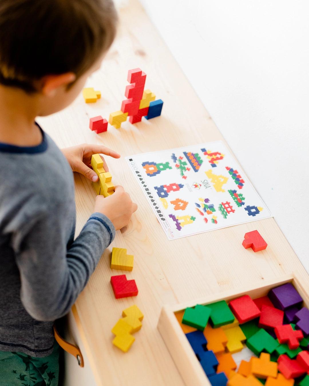 SINA Spielzeug QUO Grundbaukasten klein, 108 Steine