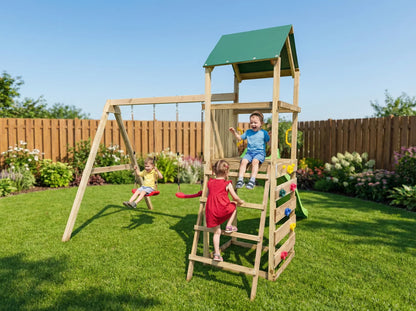 MaxPlay 2.1 Spielturm aus einer weiteren Gartenperspektive.