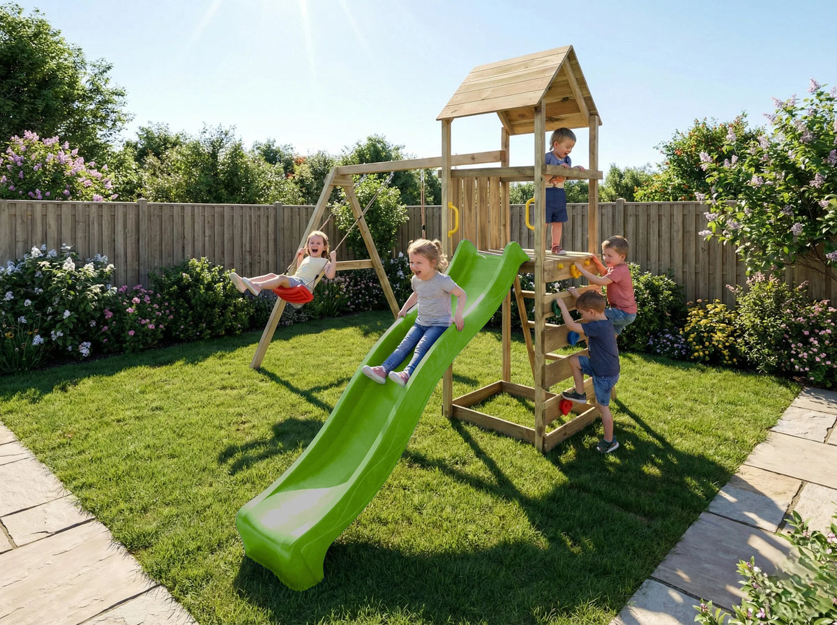 MaxPlay 2.2 Spielturm mit Holzdach, Schaukel und Rutsche im Garten.