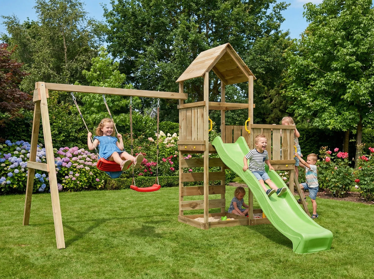 MaxPlay 3.2 Spielturm mit Schaukel und Rutsche im Garten.