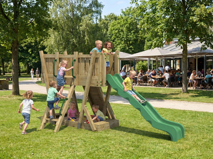 FunForte I – Spielturm mit Rutsche – Produktbild T-10270-P-K-XD_FF_Tower1_KDI_DeepGreen_Slide_0151