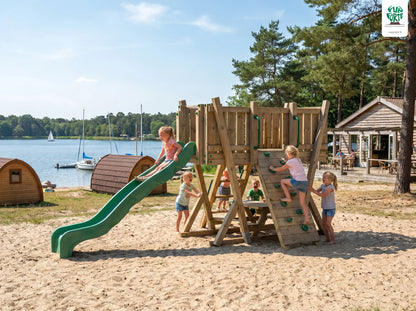 FunForte II – Spielturm mit Rutsche – Produktbild T-10275-P-K-XD_FF_Tower2_KDI_DeepGreen_Slide_0148