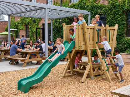 FunForte II – Spielturm mit Rutsche – Produktbild T-10275-P-K-XD_FF_Tower2_KDI_DeepGreen_Slide_0_85