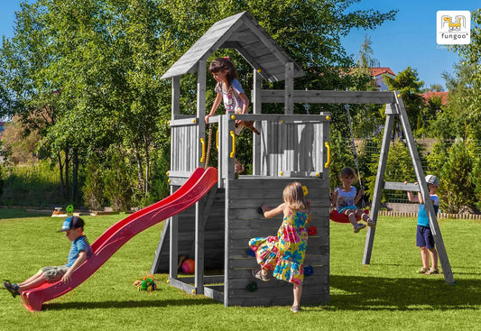 Fungoo Carol 3 in Grau, Spielturm mit Rutsche, Schaukel, Holzdach, Kletterwand,  Rampe, Kletterseil uvm.